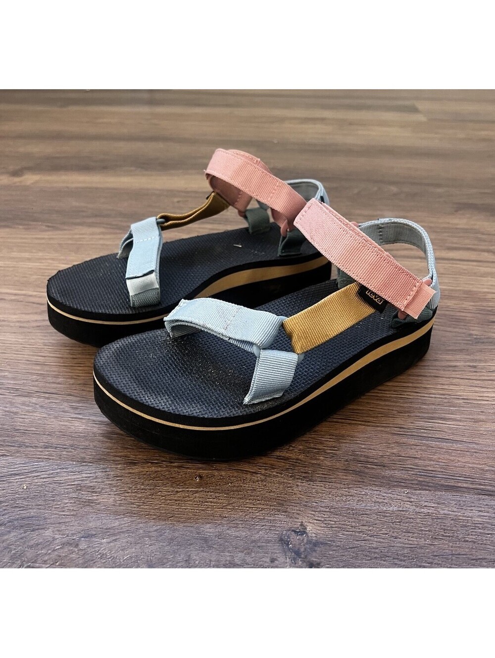 TEVA FLATFORM UNIVERSAL LIGHT MULTI COLOR PLATFORM SANDALS US 8